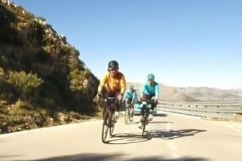 "Постаревший" Винокуров разыграл коллег на тренировке