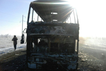 Фотография к новости: Борт с телами погибших при возгорании автобуса в Актобе вылетел в Узбекистан