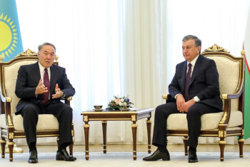 Фотография к новости: Назарбаев соболезнует Мирзиееву по случаю ЧП в Актюбинской области