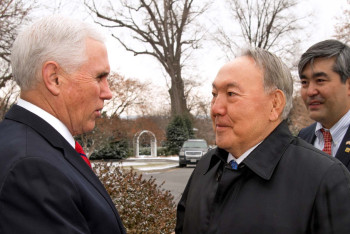 Фотография к новости: Назарбаев встретился с вице-президентом США