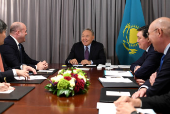 Фотография к новости: Назарбаев обсудил вопросы сотрудничества МФЦА и GoldmanSachs