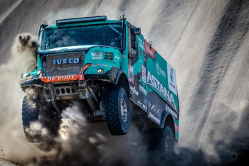 Фотография к новости: "Астана" подобралась к лидерам после 10 этапа "Дакара" 