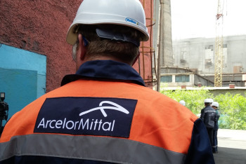 Работникам "АрселорМиттал Темиртау" подняли зарплату