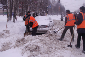 За сутки из Алматы вывезено около 10 тысяч кубометров снега