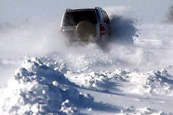 Фотография к новости: 48 человек эвакуировали из снежных заносов спасатели в Акмолинской области
