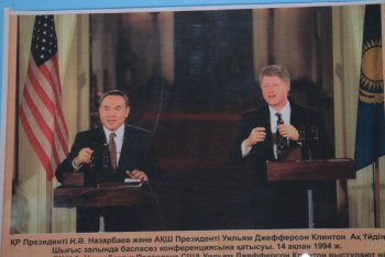 Фотография к новости: Фото встреч Назарбаева с президентами США представили в Алматы