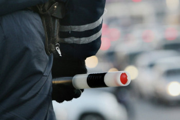 Фотография к новости: Мажилисмен призывает вернуть жезлы полицейским