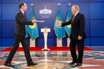 Фотография к новости: Назарбаев принял верительные грамоты вновь назначенных послов