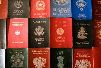 Фотография к новости: За двойное гражданство мужчину выдворили из Казахстана 