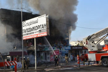 Фотография к новости: В сгоревшем ТД "Карагаш" ранее выявляли нарушения техники безопасности - ДЧС