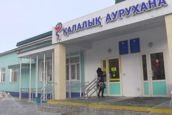 Падение пациента из окна больницы в Костанае прокомментировали медики 