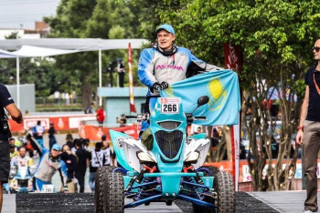 Казахстанские гонщики преодолели первый этап ралли-марафона "Дакар"