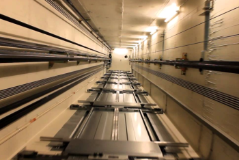 Фотография к новости: Причину срыва лифта в столичной многоэтажке выясняет жилищная инспекция 