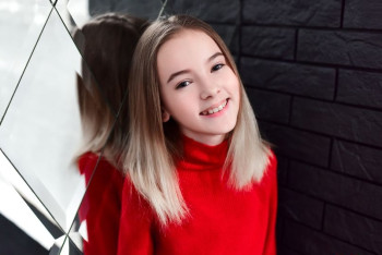 Данэлия Тулешова назначила фанатам встречу в Алматы