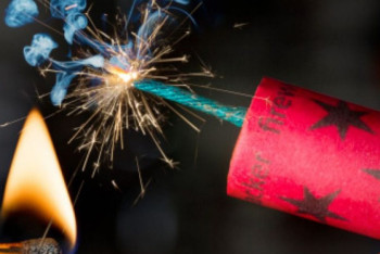 Почти 350 человек наказали за нарушение правил продажи пиротехники