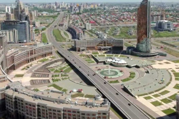 Идрисов напомнил Financial Times про памятник Черчиллю, вступившись за Астану