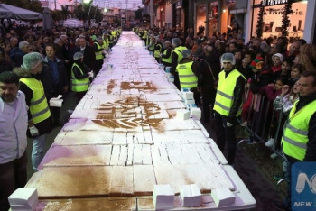 Фотография к новости: Торт весом 2,5 тонны испекли в Афинах в честь Нового года