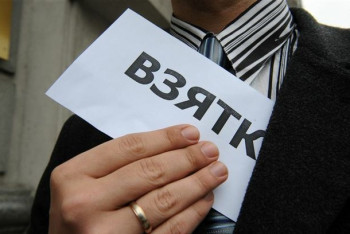 Фотография к новости: За систематические взятки кызылординский чиновник получил штраф