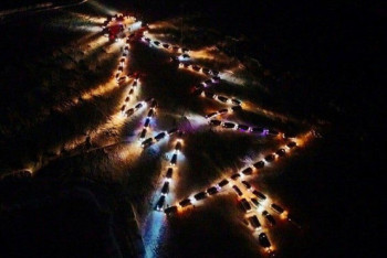 Необычную елку из автомашин выстроили в Талдыкоргане