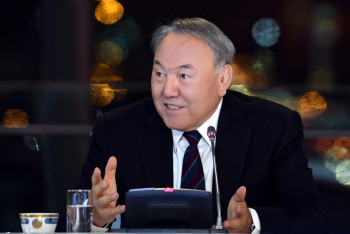 Фотография к новости: Научим казахстанцев вкладывать деньги в акции и богатеть - Назарбаев