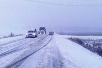 Из-за гололеда более ста человек застряли на трассах Павлодарской области