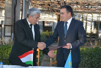 Фотография к новости: Казахстан оказал Таджикистану помощь в виде тысячи тонн мазута