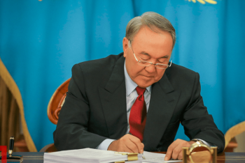 Фотография к новости: Назарбаев подписал поправки, направленные на реализацию конституционной реформы 