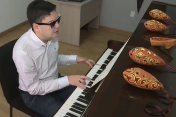 Людей с ограниченными возможностями будут бесплатно обучать музыке в Алматы