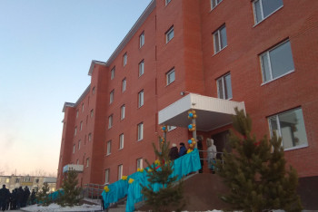 Фотография к новости: Квартиры получили дети-сироты и молодые семьи в Акмолинской области