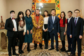 Фотография к новости: Выставка картин казахстанского художника проходит в Москве  