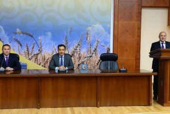 Фотография к новости: Как Сагинтаев представлял Шукеева коллективу Минсельхоза 