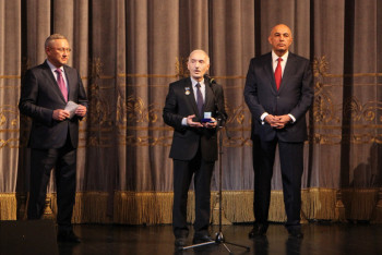 Фотография к новости: Минкультуры Казахстана наградило азербайджанского деятеля