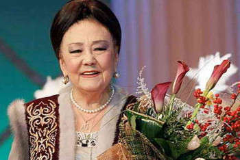 Фотография к новости: Бибигуль Тулегенова получила стипендию Первого Президента РК