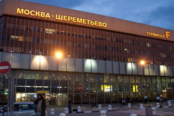 Фотография к новости: Казахи спели песню в аэропорту Шереметьево