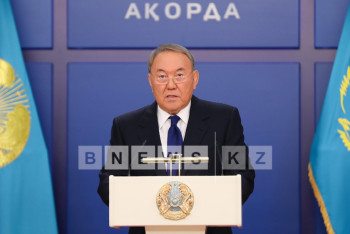 Фотография к новости: Назарбаев похвалил сотрудника «Тенгизшевройл»