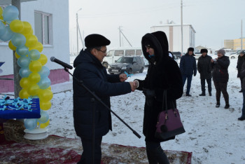 Фотография к новости: Детям-сиротам Акмолинской области подарили квартиры