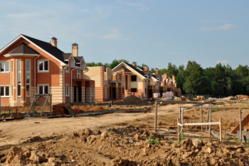 Фотография к новости: В Алматы население строит дома в 15 раз больше, чем в Астане  