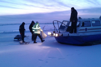 Фотография к новости: Рыбаков чудом спасли с оторванной льдины на Балхаше