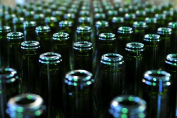 Фотография к новости: За текущий год изъяли 1,2 млн бутылок контрафактного алкоголя в Алматы