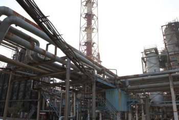 Фотография к новости: Из-за пожара АНПЗ снижает объем переработки нефтепродуктов