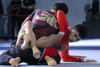 Тяжеловес из США выиграл 5 тыс долларов на чемпионате в Алматы