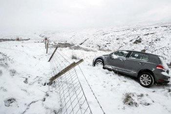 Фотография к новости: Из-за снегопада в Великобритании сел на мель паром с 300 людьми на борту