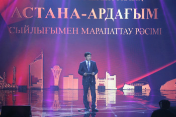 Байбек наградил известных алматинцев за вклад в развитие Астаны