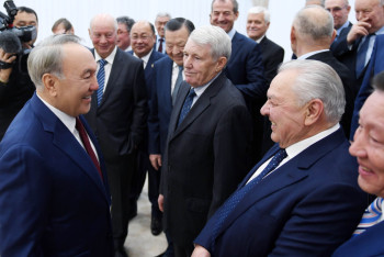 Фотография к новости: Назарбаев встретился с первостроителями столицы 