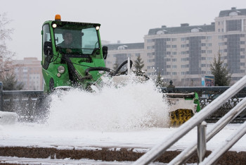 Фотография к новости: С астанинскими сугробами борются 900 единиц спецтехники и 2500 человек
