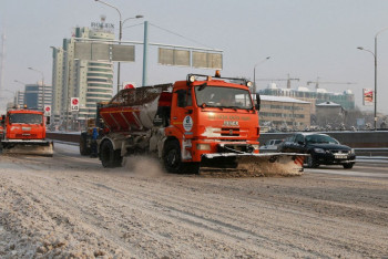 Фотография к новости: В Алматы эвакуируют автомобили, мешающие уборке снега 