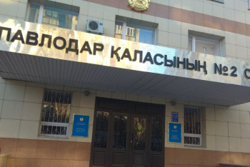 Сбившую школьниц женщину-водителя трамвая осудили в Павлодаре