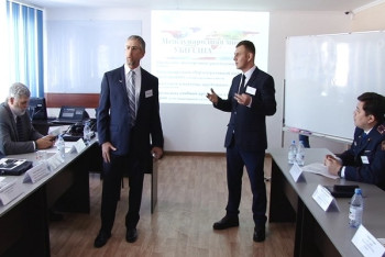 Фотография к новости: Специалисты из США обучают казахстанских полицейских распознавать «дизайнерские» наркотики 