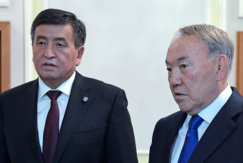 Фотография к новости: Сооронбай Жээнбеков собирается с визитом в Казахстан