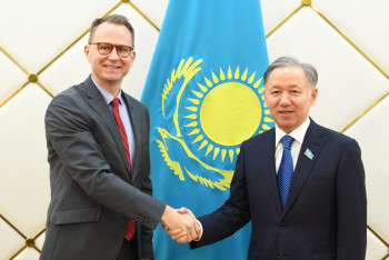 Фотография к новости: Нигматулин принял посла Финляндии в Казахстане